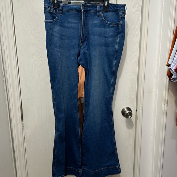 Wrangler Retro Women's Medium Wash High Rise Trouser Leg Premium Jeans 32x32 - Picture 1 of 6